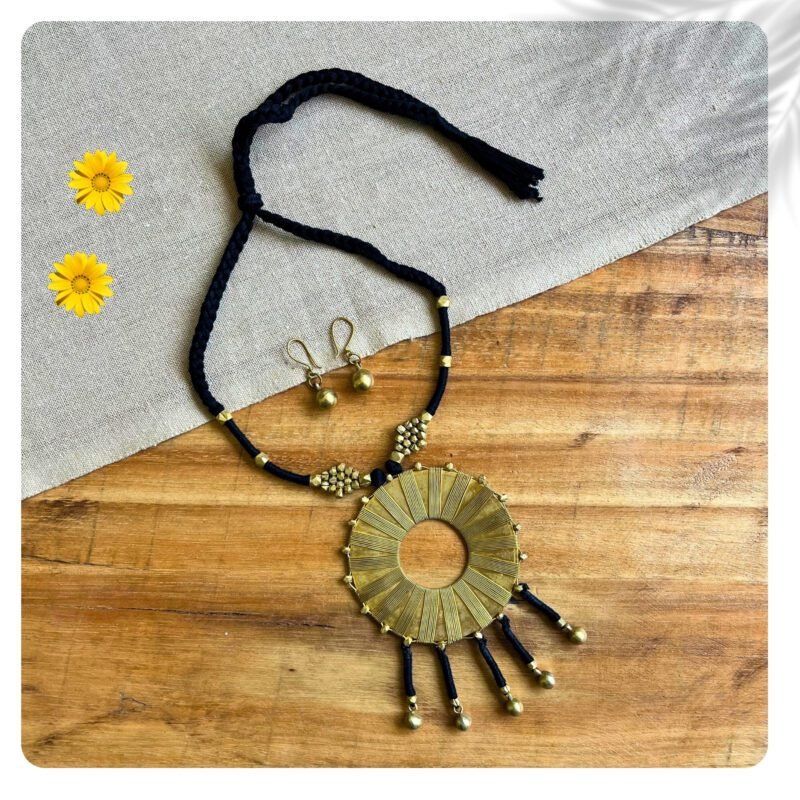Handcrafted Odisha Tribal Dhokra Brass Pendant Necklace with Earrings – Kuni