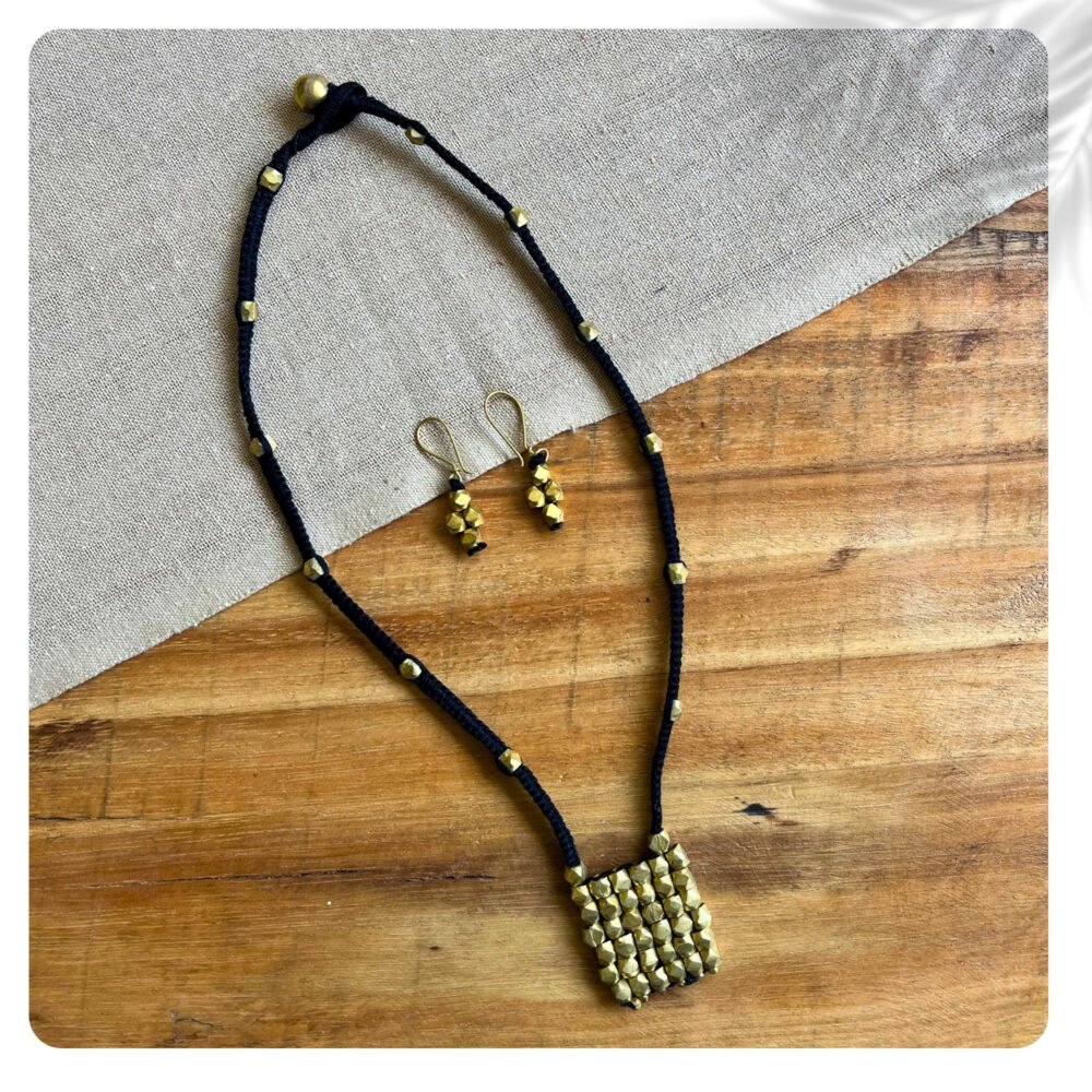 Pure Handmade Dhokra Jewellery with Earring (SQ K 18)